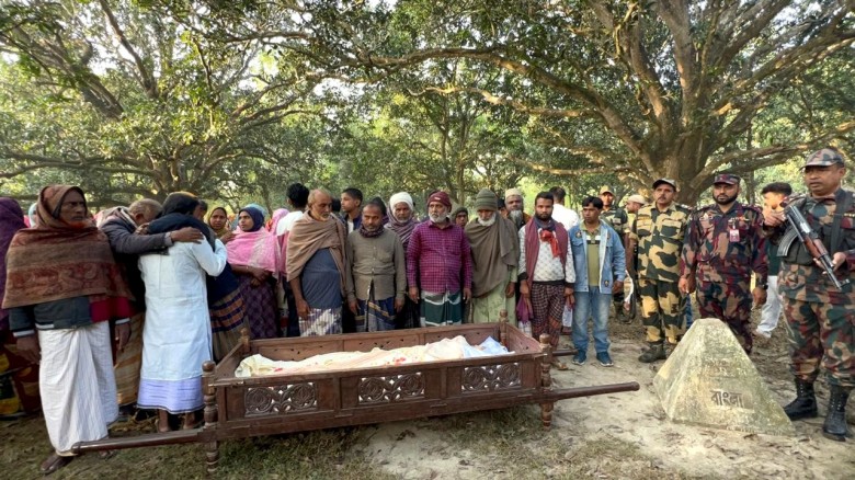 ভারতীয় নাগরিকের লাশ দেখতে পেলেন বাংলাদেশী আত্মীয়স্বজন