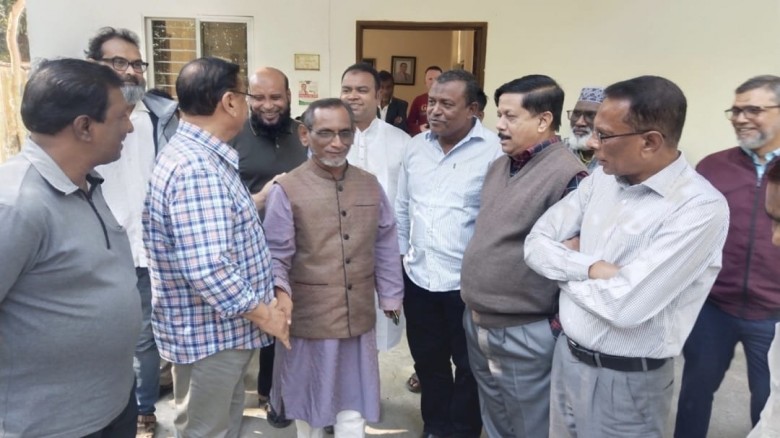 এড. নুরুল ইসলামের মনোনয়ন বঞ্চিত দেওয়ান জয়নুল জাকেরীনের বাসায় গিয়ে সৌজন্য সাক্ষাৎ