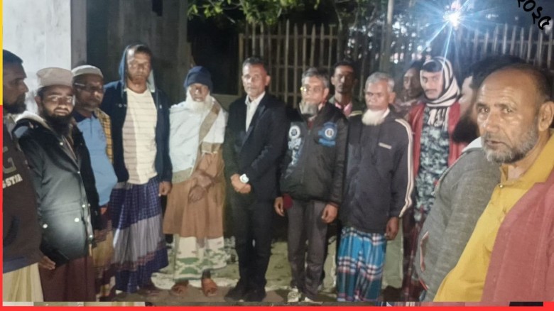 শ্যামনগরে মানবিক ধর্মীয় ও ও বাচ্চাদের খেলার সামগ্রী বিতরণ করে চলেছেন ছাত্রনেতা জাহাঙ্গীর আলম