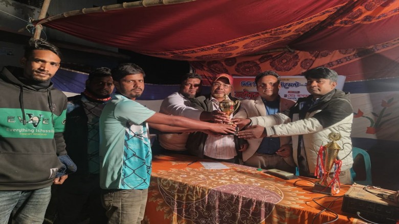 চাঁপাইনবাবগঞ্জে নাইট মিনি ক্রিকেট টুর্নামেন্টের ফাইনাল অনুষ্ঠিত