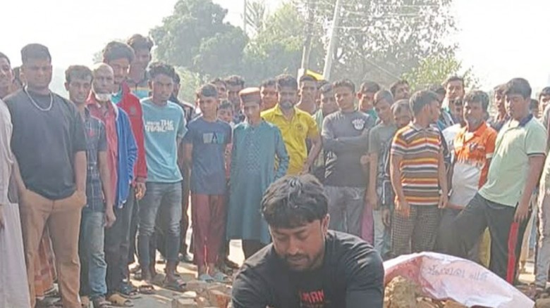 নরসিংদীর  পাঁচদোনায় ড্রাম ট্রাকের মুখোমুখি সংঘর্ষে ভ্যানচালক নিহত