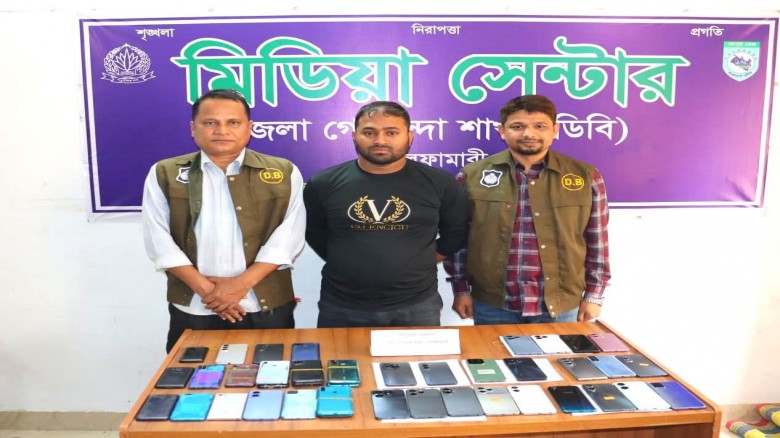 নীলফামারীতে ডিবি পুলিশের অভিযানে ৪০টি চোরাই মোবাইলসহ আটক একজন