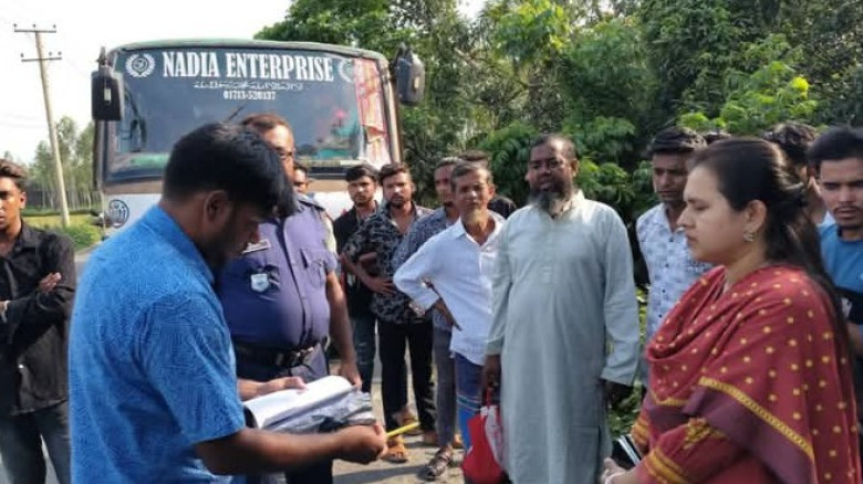 ঝিনাইগাতীতে উপজেলা প্রশাসনের অভিযান: ৯ গাড়িতে জরিমানা, অতিরিক্ত ভাড়া না দিতে যাত্রীদের সচেতনতা