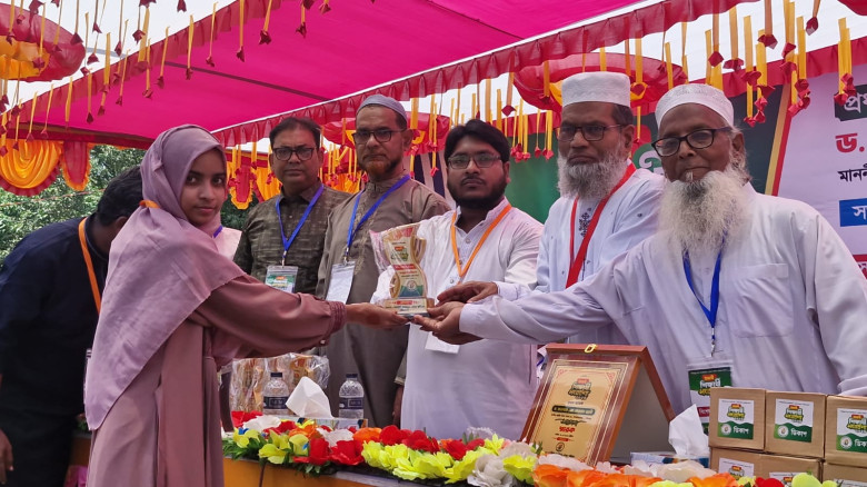 চককীর্তিতে ডিকাপ'র উদ্যোগে মেধাবী শিক্ষার্থীদের সংবর্ধনা