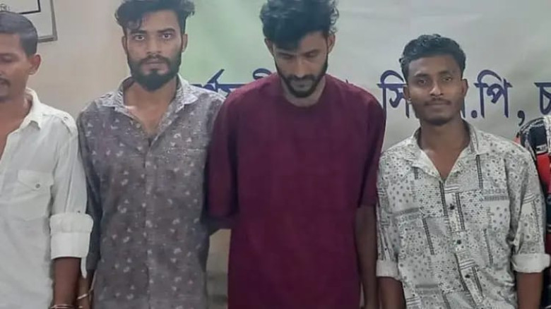 ঘোরাফেরায় সন্দেহ, চট্টগ্রামে ছাত্রশক্তির নেতাসহ গ্রেপ্তার ৫