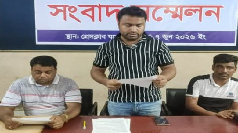 ব্যবসায়ী সোহাগকে সপরিবারে হত্যাচেষ্টার দাবি, থানায় মামলা যশোর প্রেসক্লাবে সংবাদ সম্মেলন
