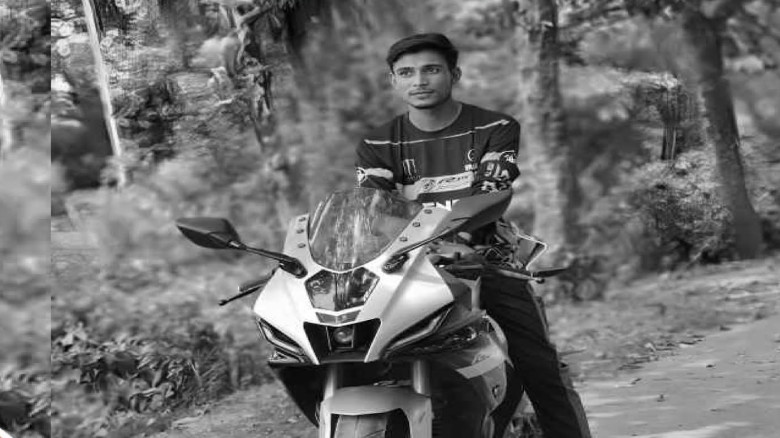 ঝিকরগাছায় জামগাছ থেকে পড়ে এক কলেজ ছাত্রের মৃত্য