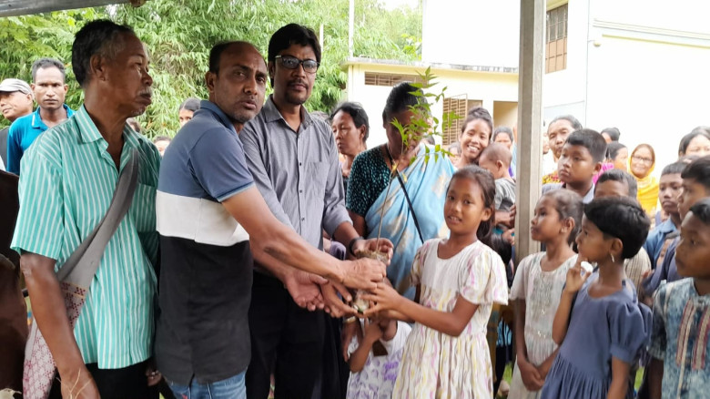 বিশ্ব পরিবেশ দিবস উপলক্ষে বকশীগঞ্জে কারিতাসের উদ্যোগে চারা বিতরণ