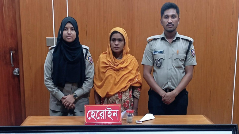 চাঁপাইনবাবগঞ্জে মাদকবিরোধী অভিযানে ৪ গ্রাম হেরোইনসহ নারী মাদক ব্যবসায়ী গ্রেফতার