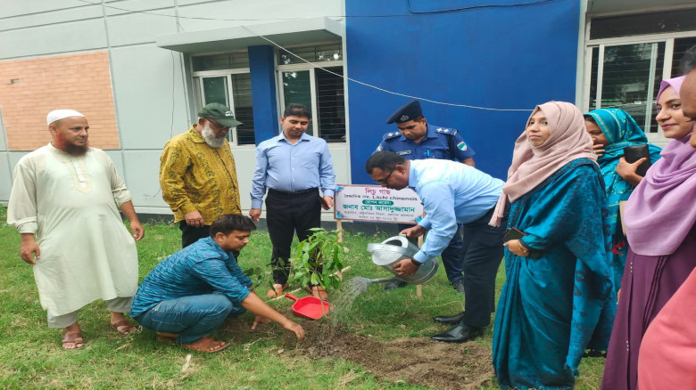 ঝিকরগাছায় গণপ্রজাতন্ত্রী বাংলাদেশ সরকারের যুগ্ম সচিব আসাদুজ্জামানের উদ্যোগে বৃক্ষরোপন কর্মসূচি পালিত