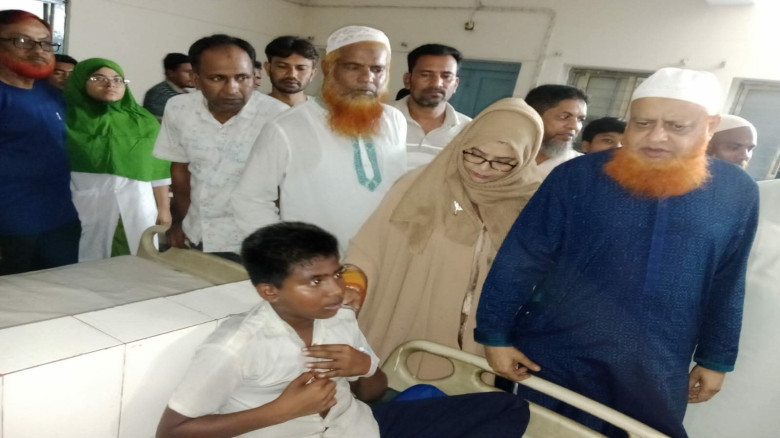 নাগরপুরে অসুস্থ শিক্ষার্থীদের খোঁজ নিতে হাসপাতালে এমপি লাভলু