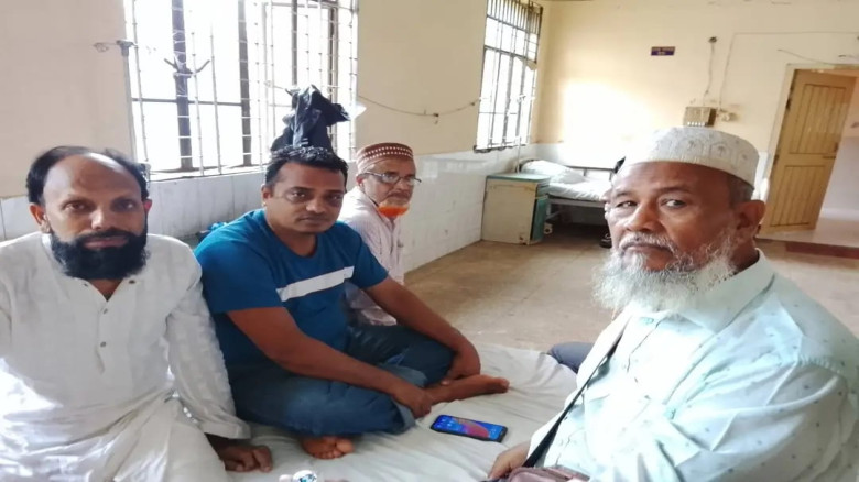 ফেনীতে মোহনা টিভির প্রতিনিধি সজীবের ওপর হামলা: হাসপাতালে দেখতে গেলেন প্রেসক্লাব নেতারা