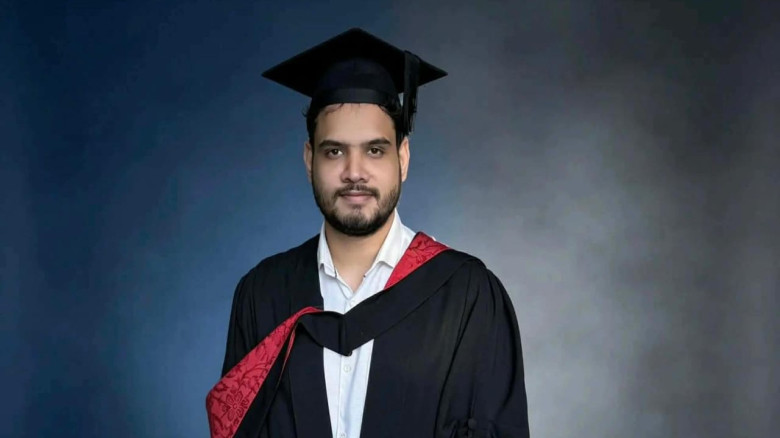 যুক্তরাজ্য থেকে আইনে স্নাতক ডিগ্রি নিলেন ইউসুফ হোসেন লেনিন